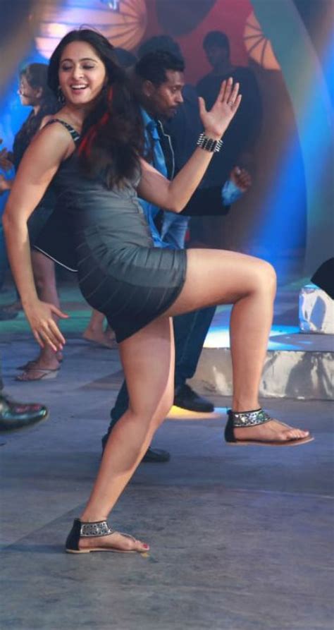 Aali Lahar Kela Kahar Anushka Shetty Thighs Show