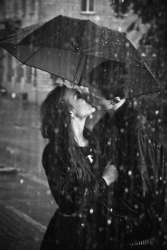 kissing couple under the rain rainy days pinterest the rain rain and kiss