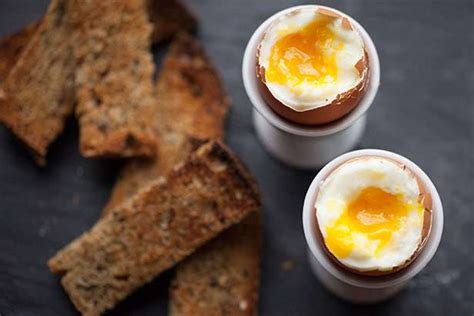 here s your secret guide to cooking the perfectly boiled egg binge