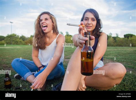 Smoking Girls Stockfotos Und Bilder Kaufen Alamy