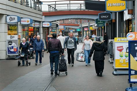 papendrechts winkelcentrum de meent krijgt groenteboer terug foto adnl