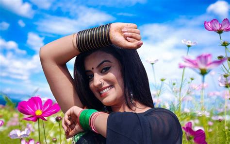 akshara singh latest hd wallpapers hot pics videos download bollywood actress hd