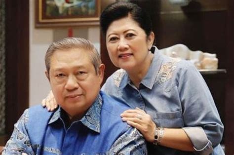 berita populer ani yudhoyono tak pernah lupa bawa 2