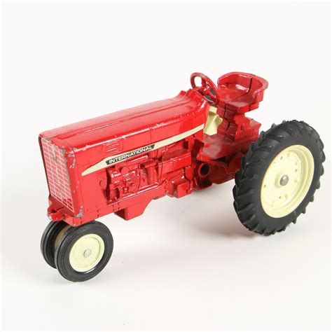 ertl  die cast metal international harvester toy tractors  farm