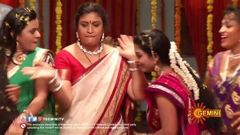 telugu actress uma big deep navel show in saree sa television serial