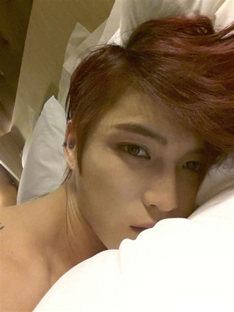 jaejoong “jyj” {former tvxq} addicted to taking selfies in the nude {fans suspect} de de