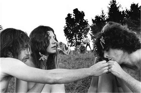 these 25 photos show just how far out the hippies really were