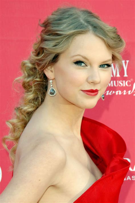 swift matches  bold red lip   crimson gown   cmas