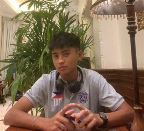 Potret Ganteng Jax Pena Pesepak Bola Filipina Yang Jadi Idola Di