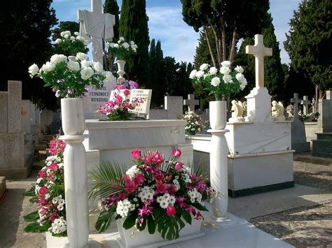 cementerio arreglos florales  tumbas