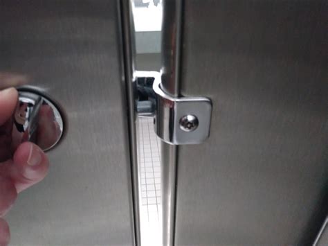 This Bathroom Stall Door Doesn T Actually Lock There Is