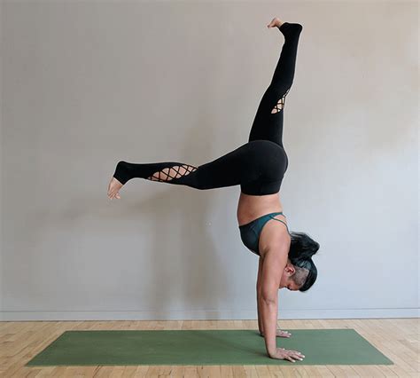 alo yoga review entwine lace  leggings schimiggy reviews