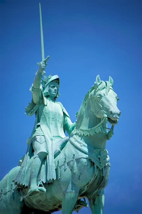 statue  jeanne darc  paris basilique du sacre coeur de montmartre