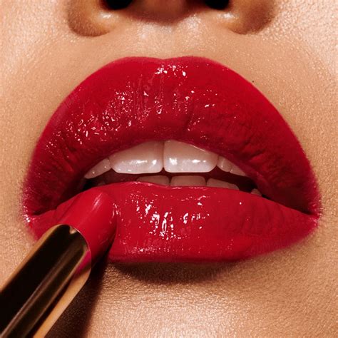 Estée Lauder Introduces New Pure Color Illuminating Shine Lipsticks