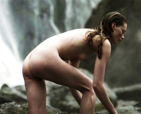 alyssa sutherland nuda ~30 anni in vikings