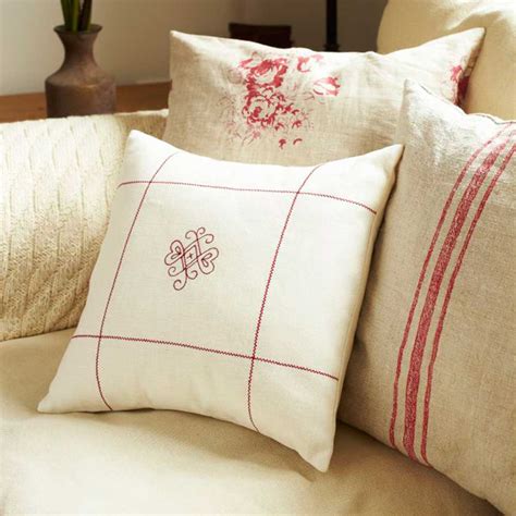 Make Pretty Patterns On Cushions With Machine Embroidery