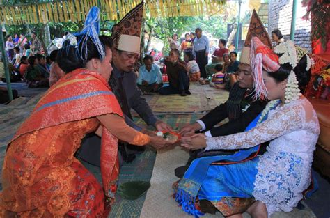 baju adat batak simalungun asli bagus pakaiannya