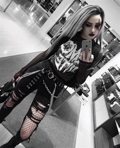 Pin By Bethany Walker On ~ My Style ~ Cute Emo Outfits Gothic