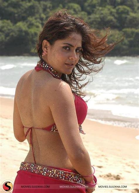 150 actress backless photos gallery from bollywood and tollywood