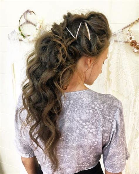 29 Easy And Cute Curly Hair Updos In Trending In 2022 Curly Hair Styles