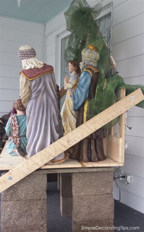 outdoor nativity simple decorating tips