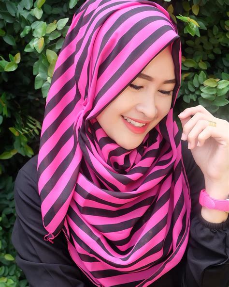 Cewek Hijab Cantik Dan Manja Cantikamagz