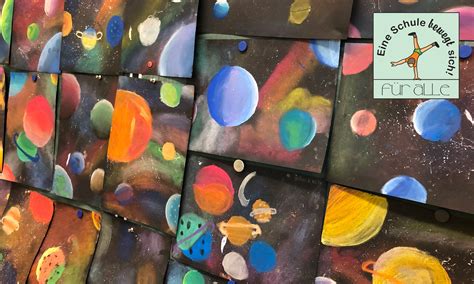 kunst  der klasse  galaktische pastell planeten gerhart hauptmann grundschule gruenheide