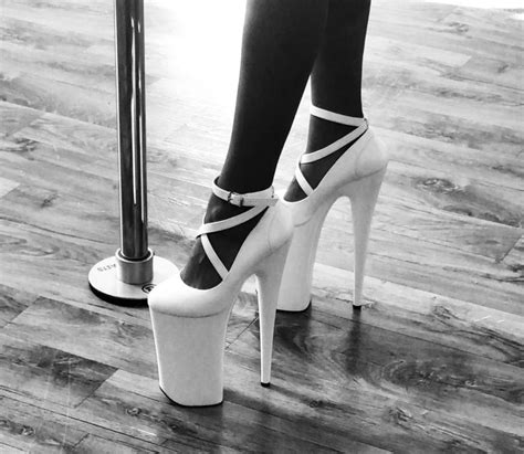 Pin By Michael Skalnik On Schuhe White High Heels Black And White