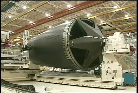 construction  composite fuselage section   boeing  video