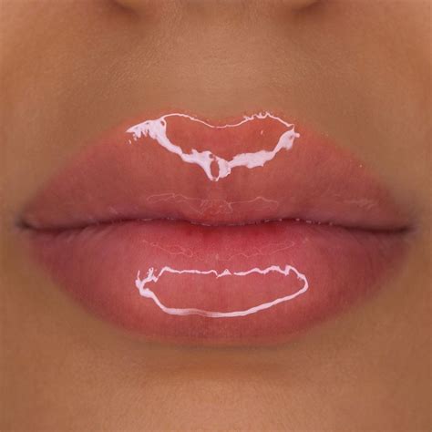 plumped lip gloss glossy makeup glossy lips lip colors