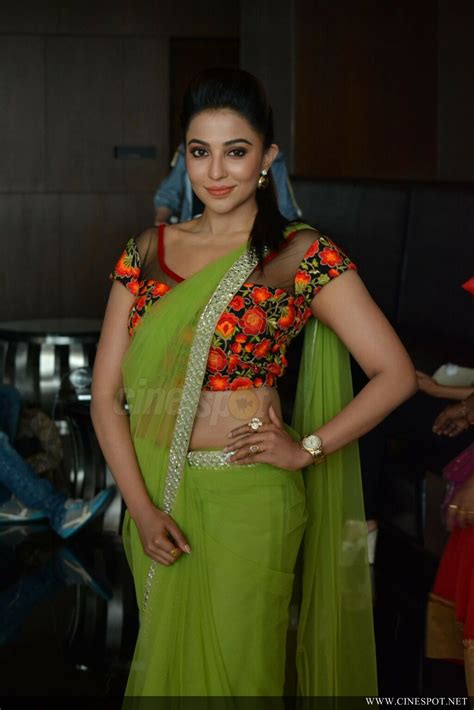 zero watermark parvathy nair hottest navel show in a sexy