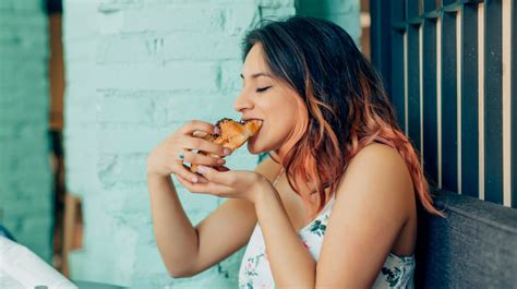 Intuitive Eating A Guide For People Who Are Sick Of Dieting