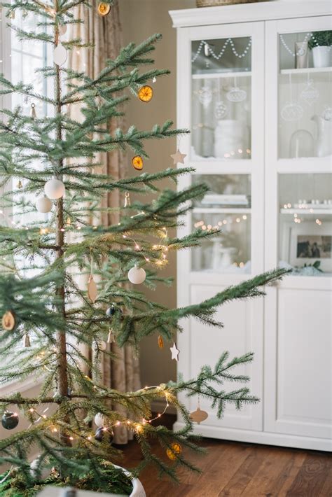 sparse christmas tree pre lit christmas ornaments