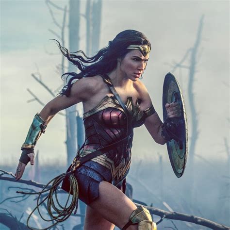 Wonder Woman Movie Review A Star Turn For Gal Gadot