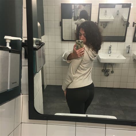 We Tested Out Some Butt Selfie Tips The Daily Dot
