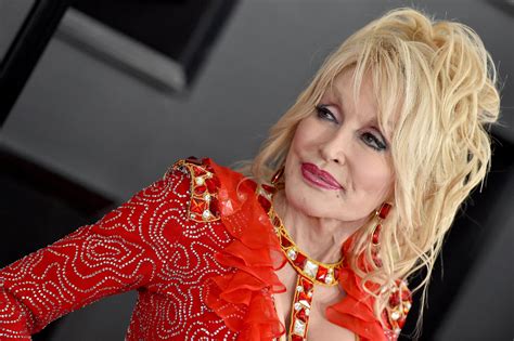 dolly partons wigs country star explains   wears