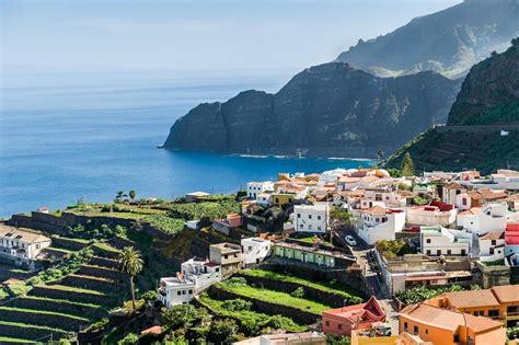 reasons  visit  canary islands en route  news