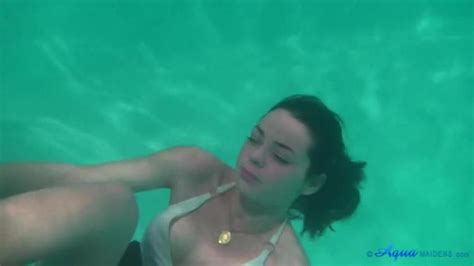 Brunette Wetlook And Underwater Breath Hold In A Casual