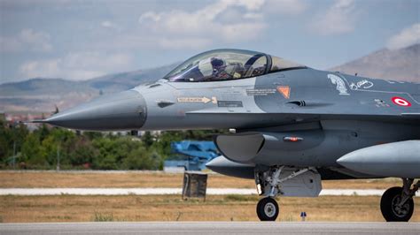 fighting falcon lockheed martins advanced fighter jet