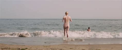 dakota fanning nue dans beach babes