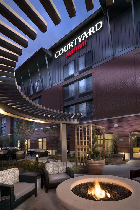 courtyard  marriott named hotel   year  banks design