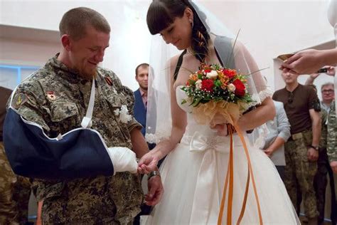 For A Weekend Ukraine Rebels Make Love Not War The New York Times