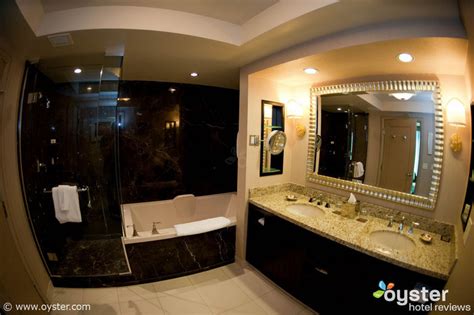 sexiest hotel bathrooms in las vegas