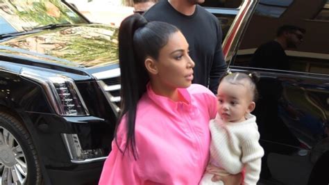 Vidéo Kim Kardashian Avec Ses Enfants Saint Et Chicago à New York Le