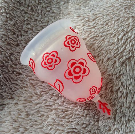 louisas  beauty blog luv ur body menstrual cup review