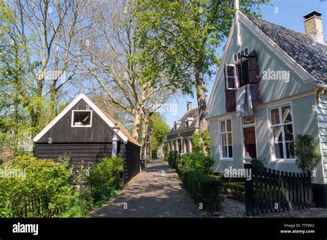broek  waterland  netherlands april   traditional dutch houses   city