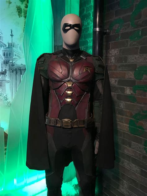 titans dc daily offers   robins suit reveals amazing detail