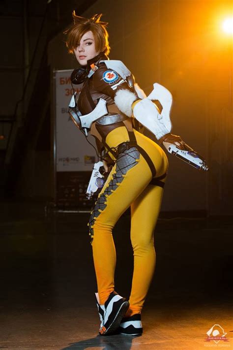 overwatch tracer cosplay by adamae aipt