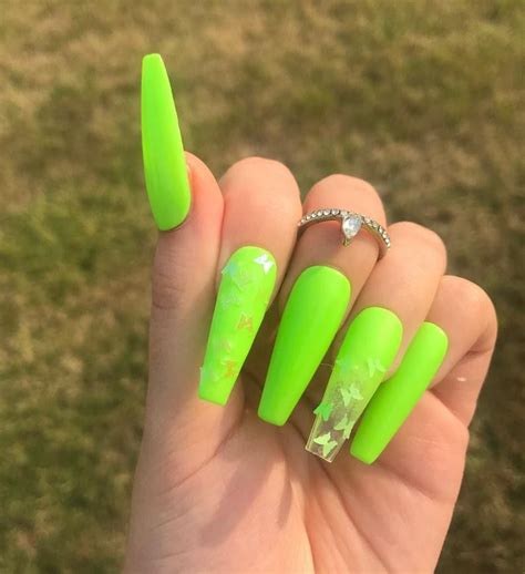 stunning green nails    bold statement  season