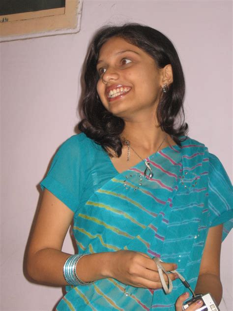 Desi Innocent Girl Cute Desi Girl In Saree 15